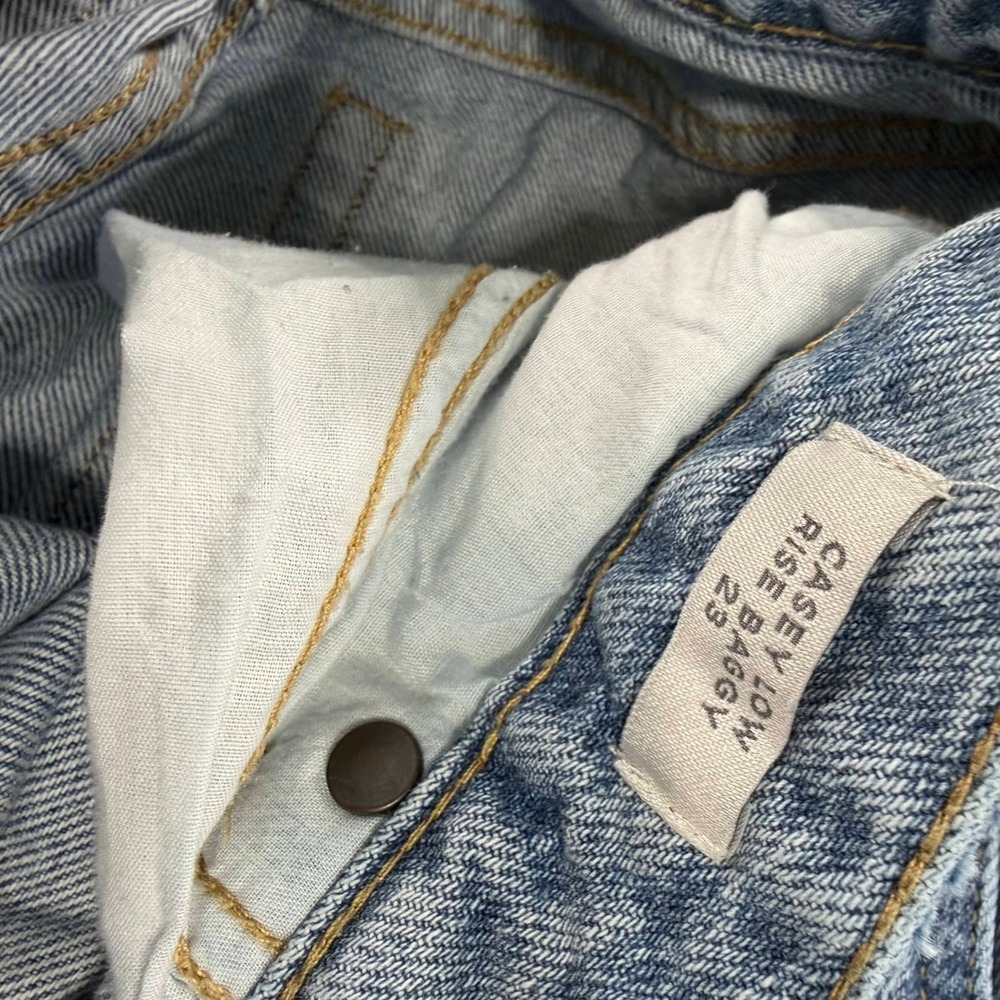 PacSun Casey‎ Low Rise Baggy Jeans Light Wash Distressed Wide Leg Size 23 - Picture 2 of 8